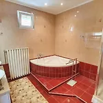 No 68 House Tuende With Covered Swimming Pool
