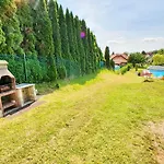 No 68 House Tuende With Covered Swimming Pool *