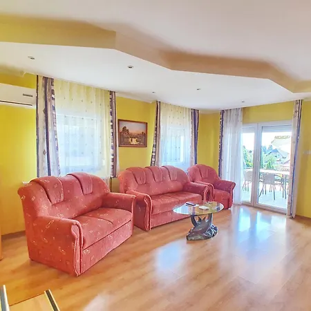No 68 House Tuende With Covered Swimming Pool Holiday home