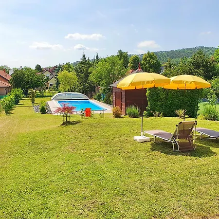 No 68 House Tuende With Covered Swimming Pool Дом отдыха