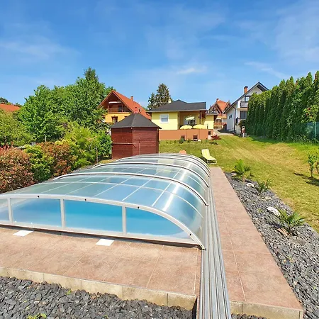 No 68 House Tuende With Covered Swimming Pool