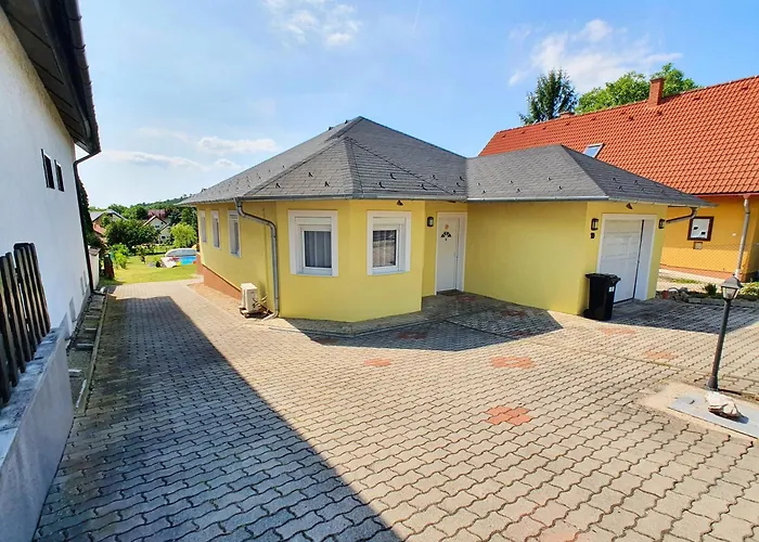 No 68 House Tuende With Covered Swimming Pool Nyaraló Balatongyörök